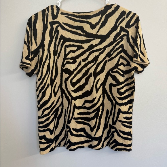 Requirements Tan And Black Zebra Print V Neck Top Women’s Size Medium - Picture 2 of 6